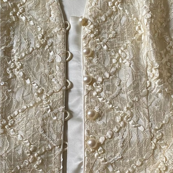 Elegant Sparkling gold/beige  Nu Mode Lace Top - Size 10 - Picture 7 of 12